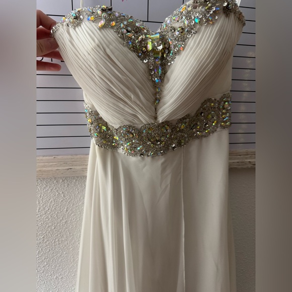 Straplesss prom dress - Picture 2 of 4